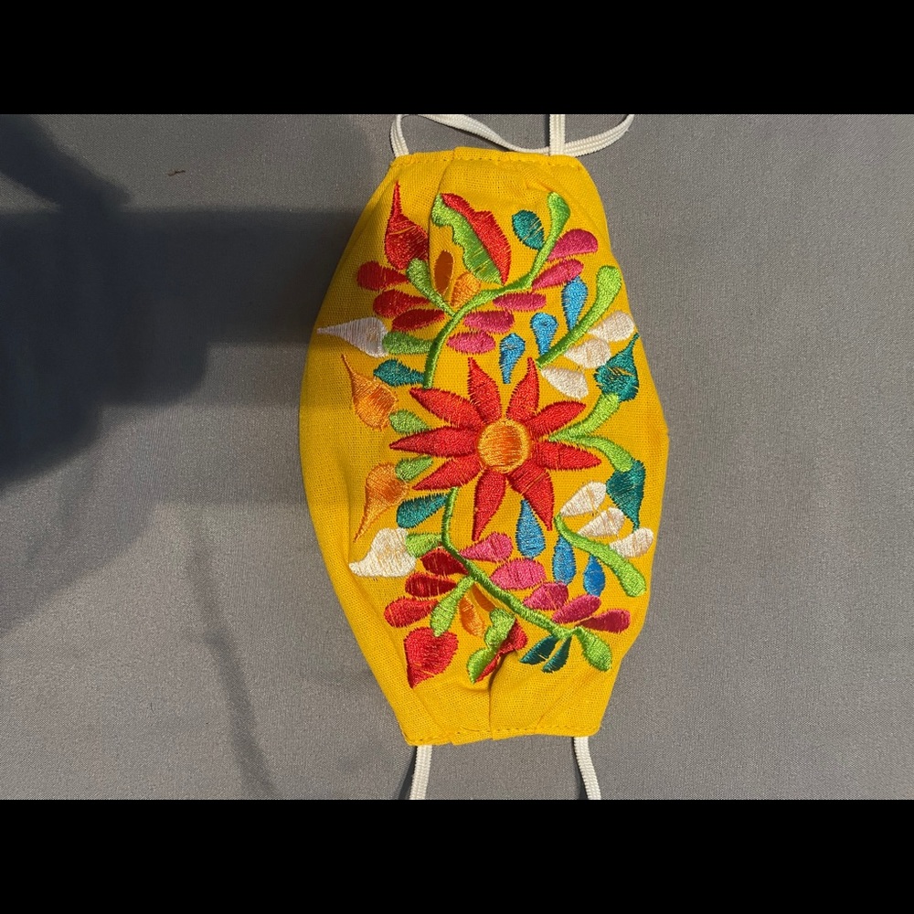 Embroidered face mask - Picture 11 of 12